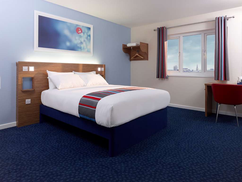 Travelodge Hatfield Central Room photo